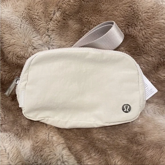 LULULEMON ✨ NwT ✨ White Opal Everywhere Belt Bag​​​​​​ - Picture 2 of 7